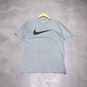 Kaos Nike Tee Big Logo Grey