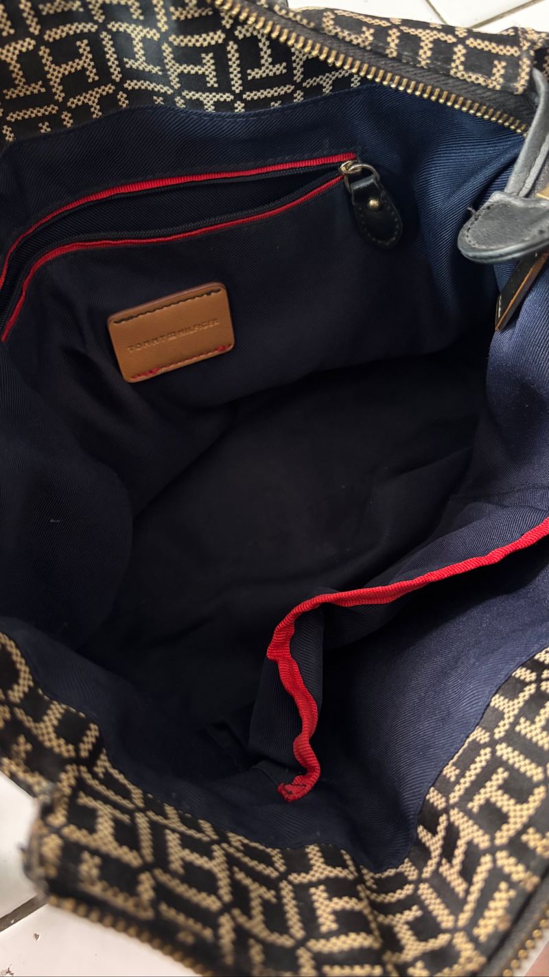 Tommy Hilfiger TH Monogram Satchel Black Original, foto 3