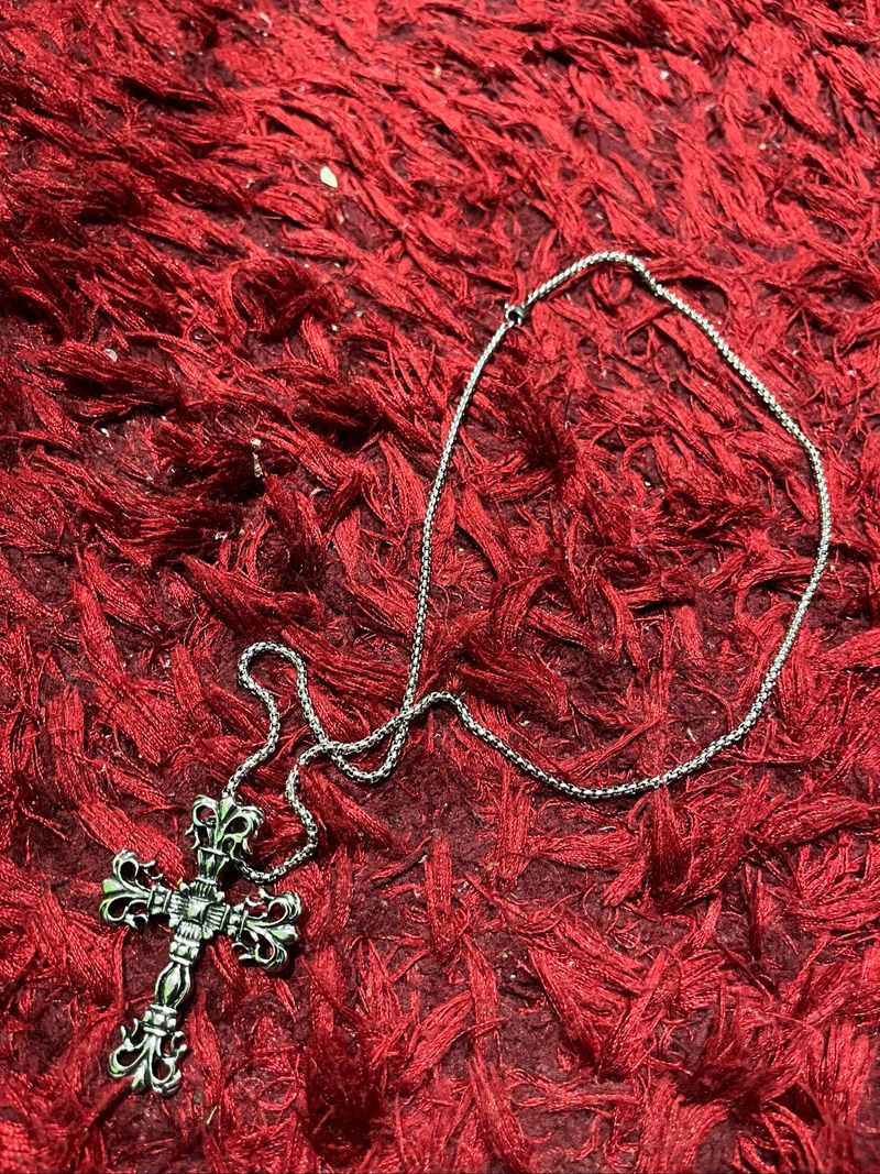 cursed cross necklace, foto 4