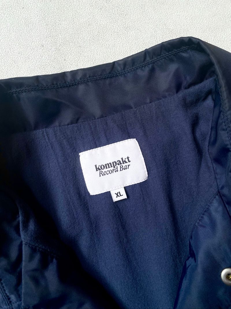 KOMPAKT RECORD BAR x UXE MENTALE COACH JACKET, foto 9