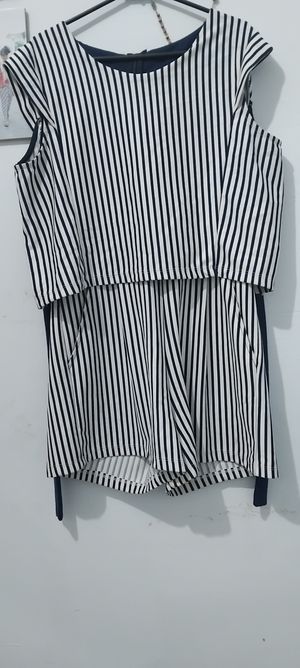 Minimalist Wanita white