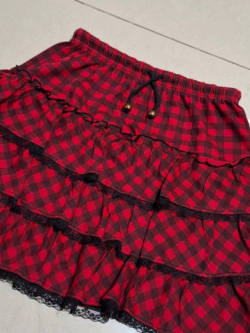 Red and Black Ruflled Mini Skirt, foto 4