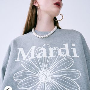 CuratedbySara