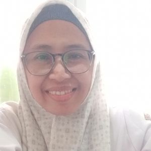 henni listianingsih