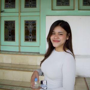 Thania Moeksim