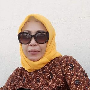 Reni Suryana