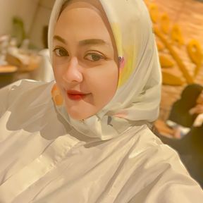 Santi Tri Wulandari